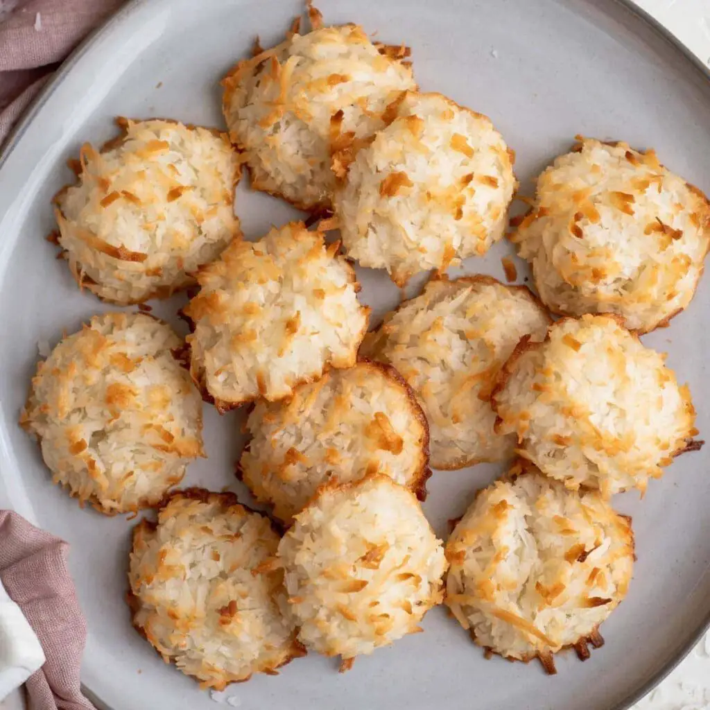 Step-by-step Instructions for Making Coconut Macaroons